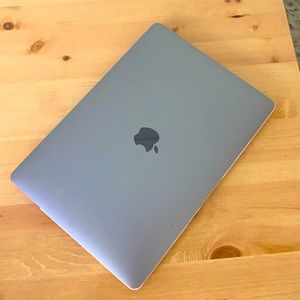 MacBook 💻 like new!! With AppleCare- December 23 2023